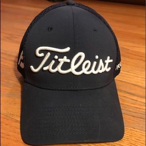 Navy Medium/Small Titleist Men’s Tour Hat